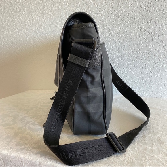 Burberry Check Pattern Black Nylon messenger laptop bag - Picture 4 of 16